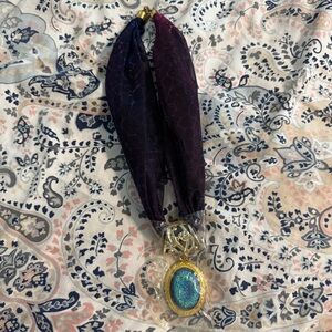 Large violet blue Simulated druzy rhinestone pendant necklace.